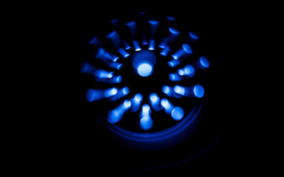 Czy światło niebieskie emitowane przez urządzenia elektryczne szkodzi naszej skórze?