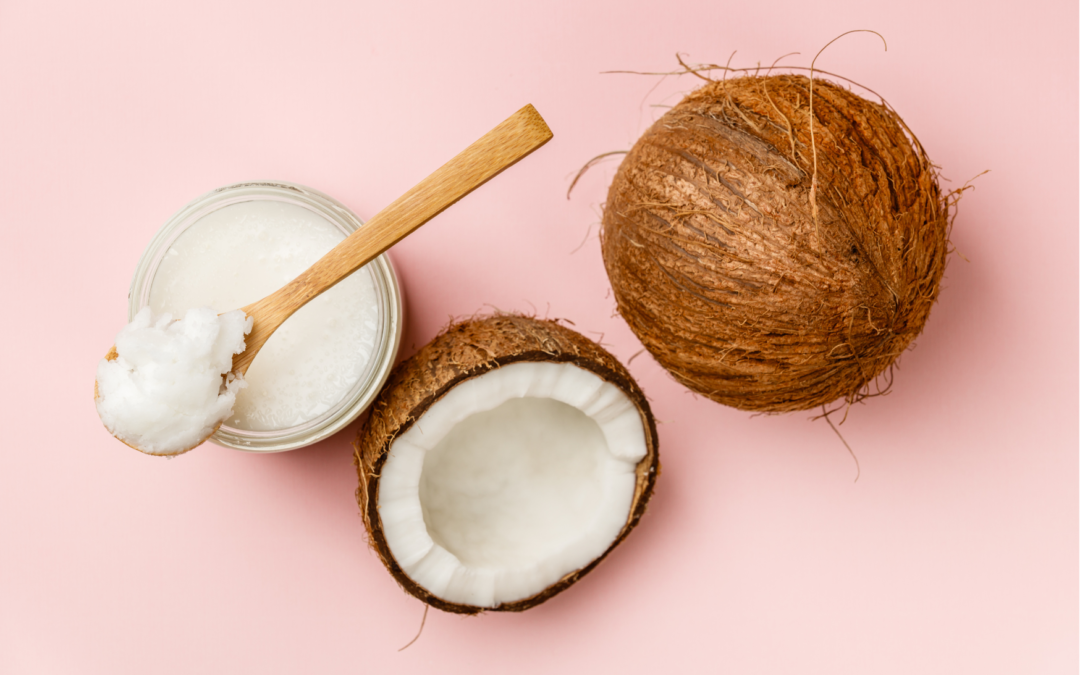 Olej kokosowy w kosmetykach – jak działa na skórę?