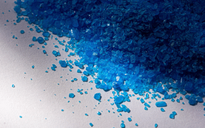 Miedz w kosmetykach – jak działa na skórę