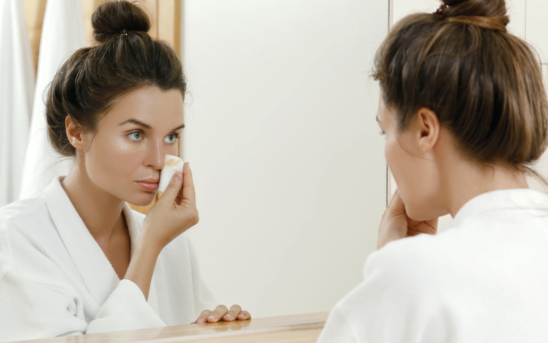 Oczyszczanie skóry rano i wieczorem – różnice, zasady i najczęstsze błędy